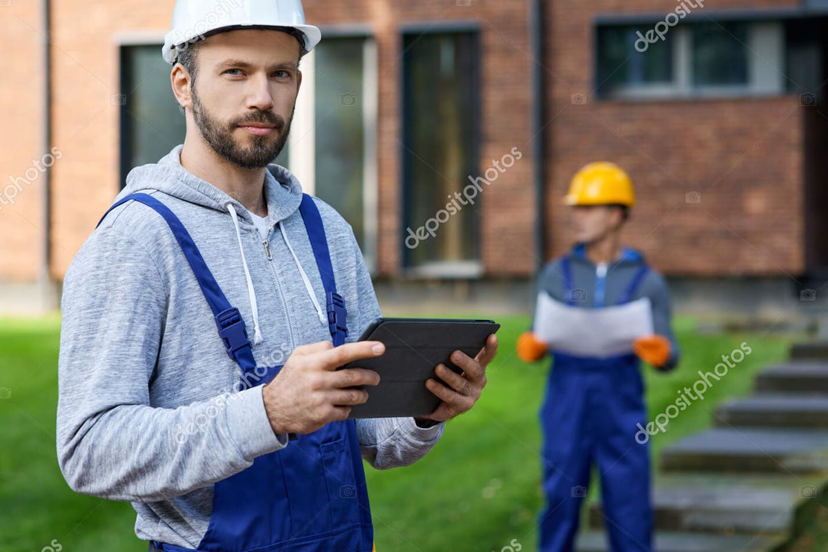1200x800_depositphotos_430313324-stock-photo-portrait-of-young-male-builder